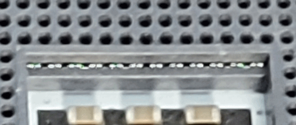 AM4 소켓의 레버를 잠굴 때, 소켓 커버가 좌측으로 밀리면서, CPU와 소켓핀을 장착하는 과정입니다.