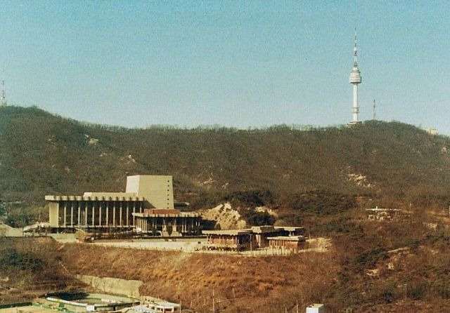 낭만있던 80년대 서울의 모습. 남산의 부장들