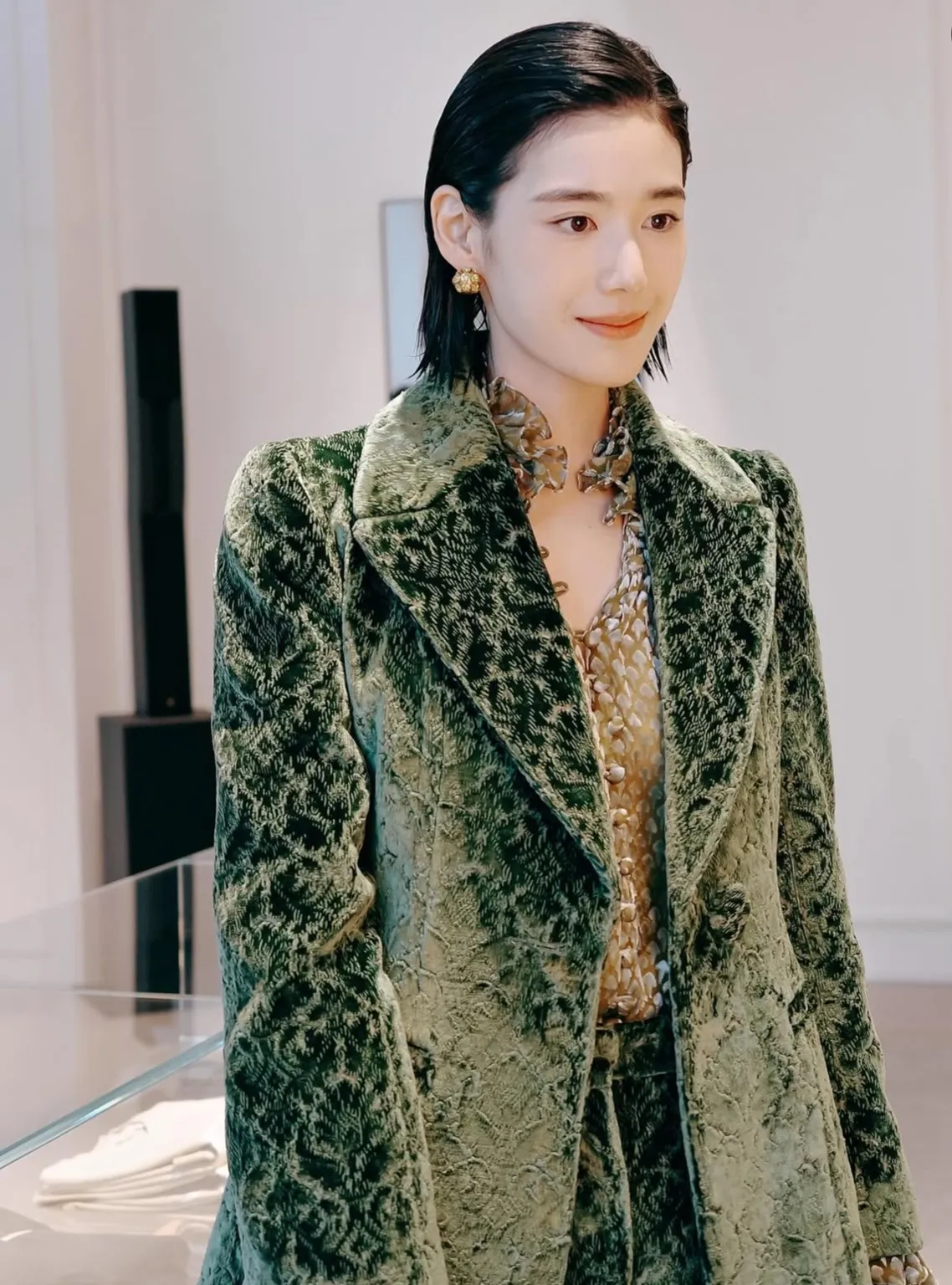 버버리 트렌치코트, 정은채 전지현 버버리 공항패션, 전지현 트렌치코트, 버버리 롱 캐슬포드, 버버리 캐슬포드 오버사이즈, 버버리 캐슬포드 레귤러핏, 2025 FW 공항패션, 공항패션 스타일링, 트렌치코트 비교, 트렌치코트 코디법, 트렌치코트 추천, 셀럽 트렌치코트, 버버리 공식몰, 버버리 나이트 아크백, 셀럽 패션 분석, 여자 트렌치코트 코디, 여자 공항룩