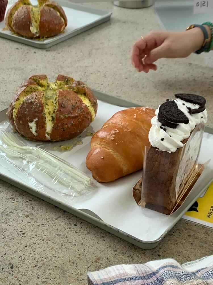 마늘빵&#44; 소금빵&#44; 쿠앤크 롤