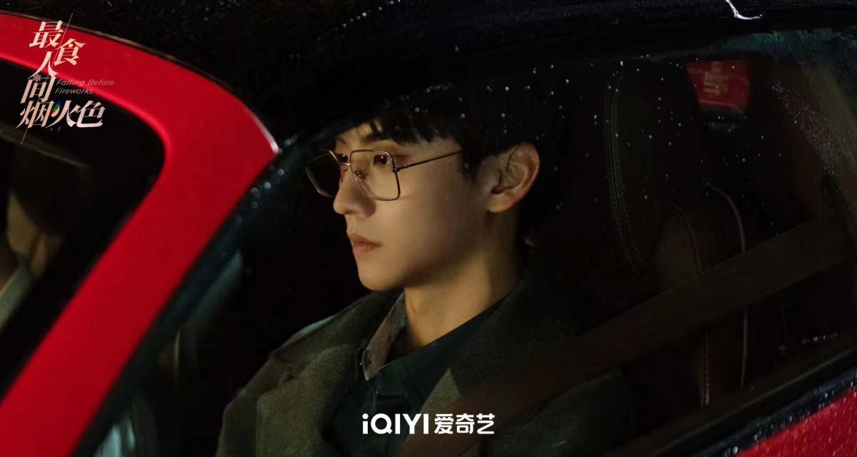 중국드라마의 변화-오픈카를 탄 세련된 남자주인공 모습