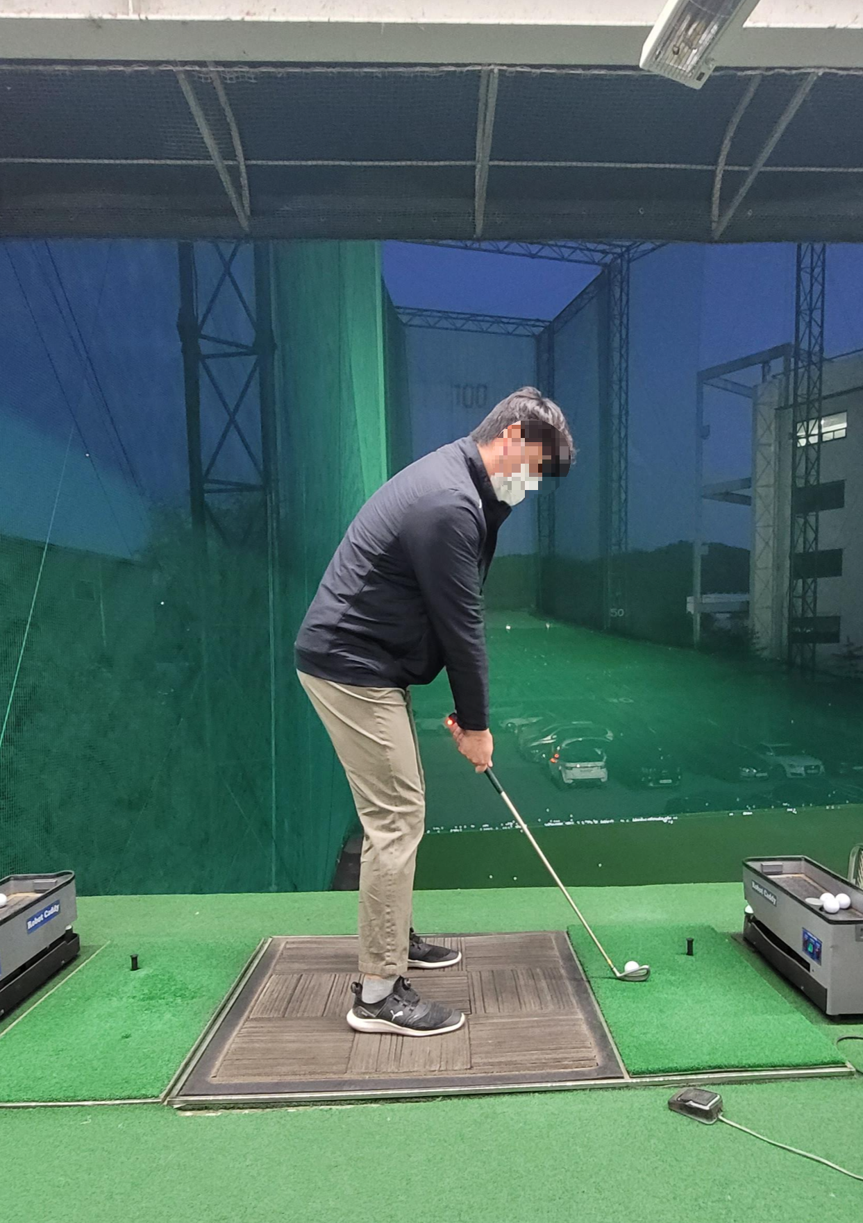 올바른 카메라 위치에서 찍은 측면 골프 스윙 사진