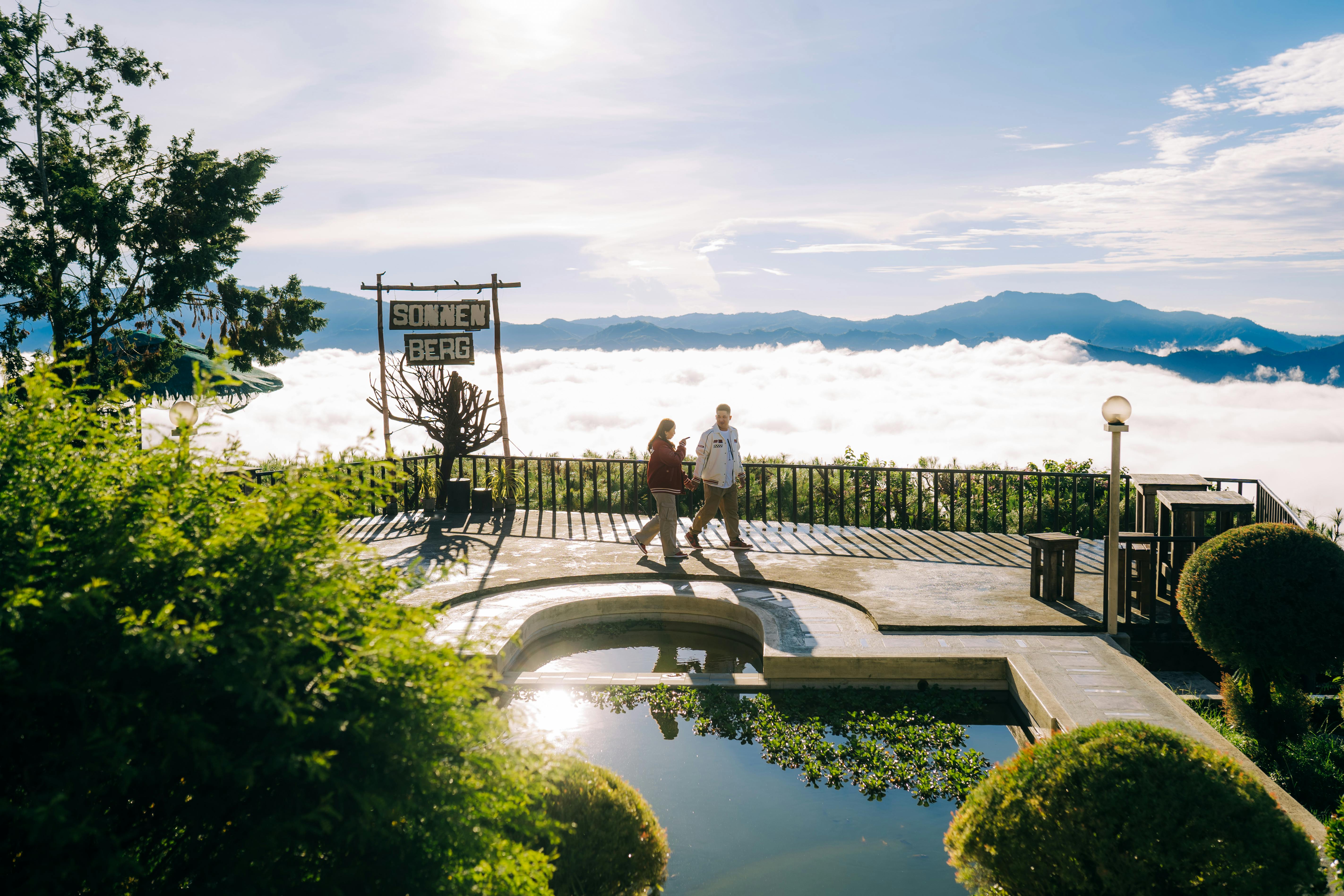 시니어 부부 해외여행 필리핀 다바오 운해 전경