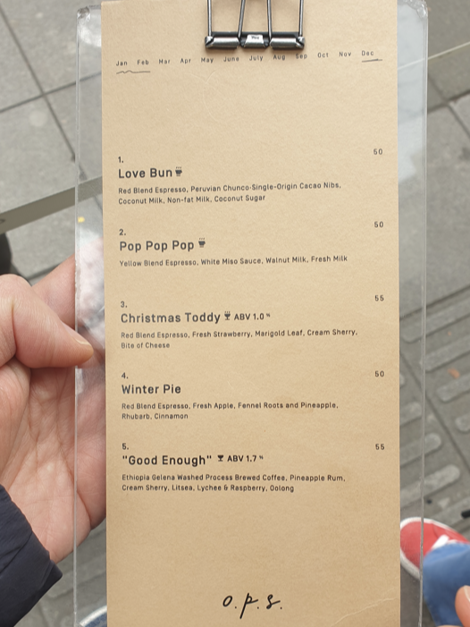 시그니처로 이뤄진 간단한 메뉴판. 메뉴가 5개 밖에 없다.