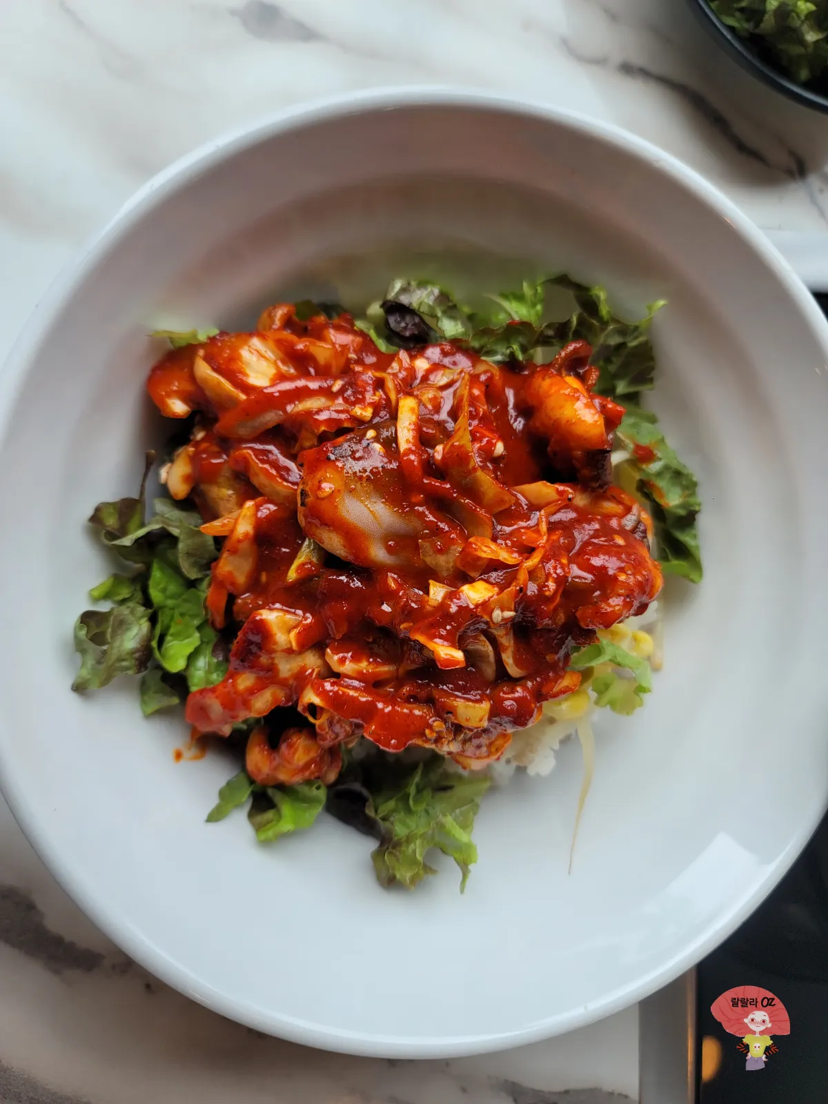 경기-고양시-명동더식당-통일로점-그릇에-담긴-직화-쭈꾸미-비빔밥