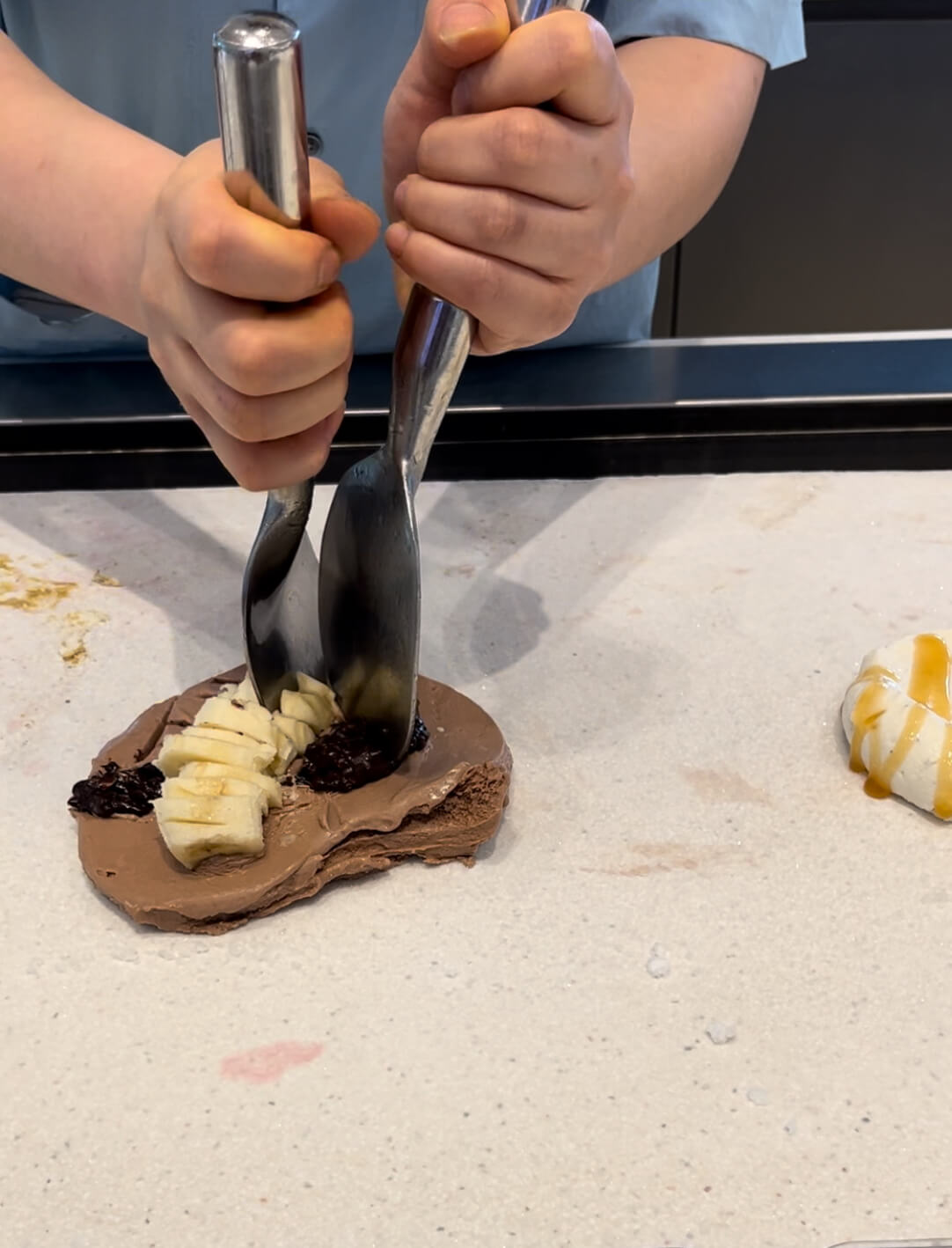 워크샵 바이 배스킨라빈스 철판 젤라또 초콜릿 바나나