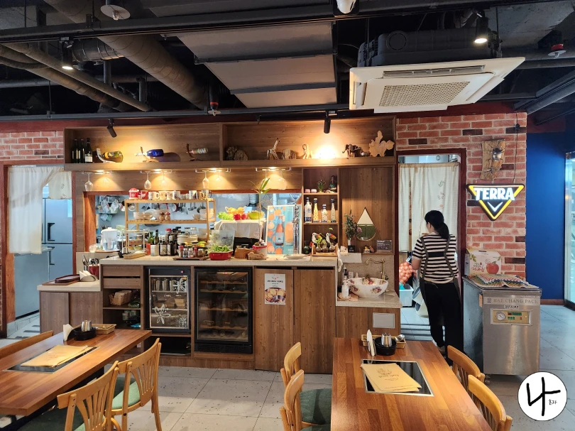 아기자기한-인테리어-식당-내부