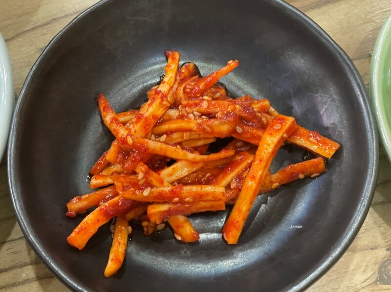 천안 쌍용동 가성비 맛집 한일한정식 - 도라지 무침