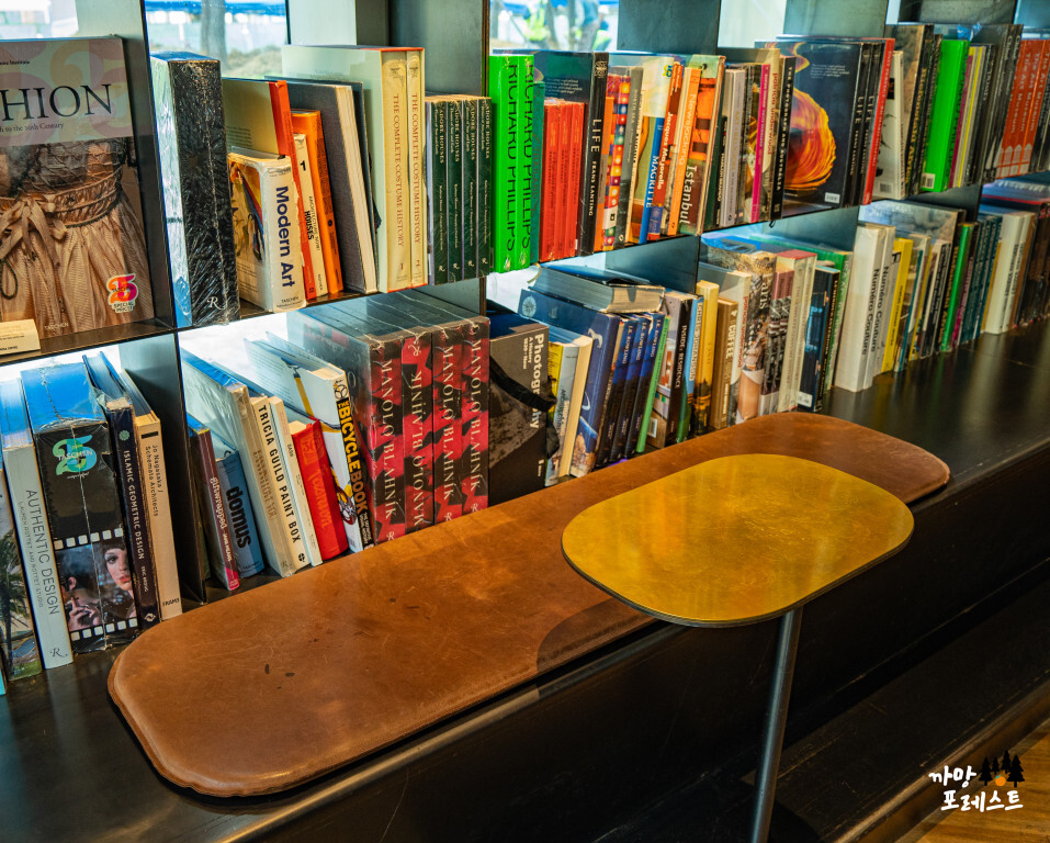 테라로사 포스코센터점 인테리어