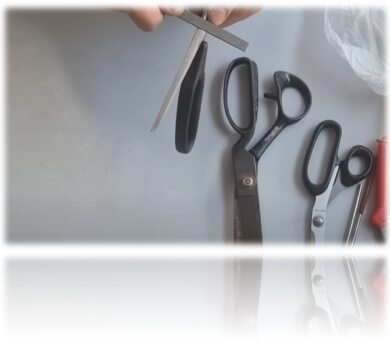 세공 줄로 가위갈기