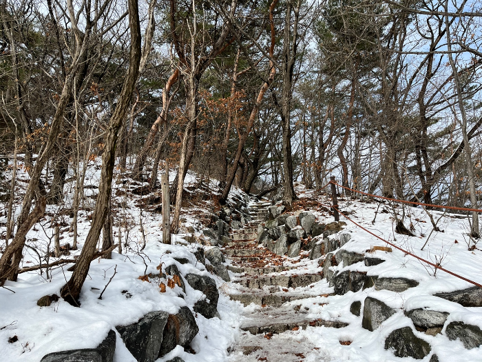 올라가는 길 모습