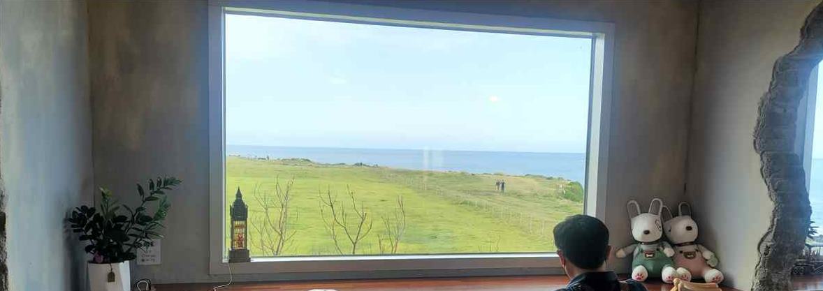 무장애 숙소 안에서 바라보는 제주 세상