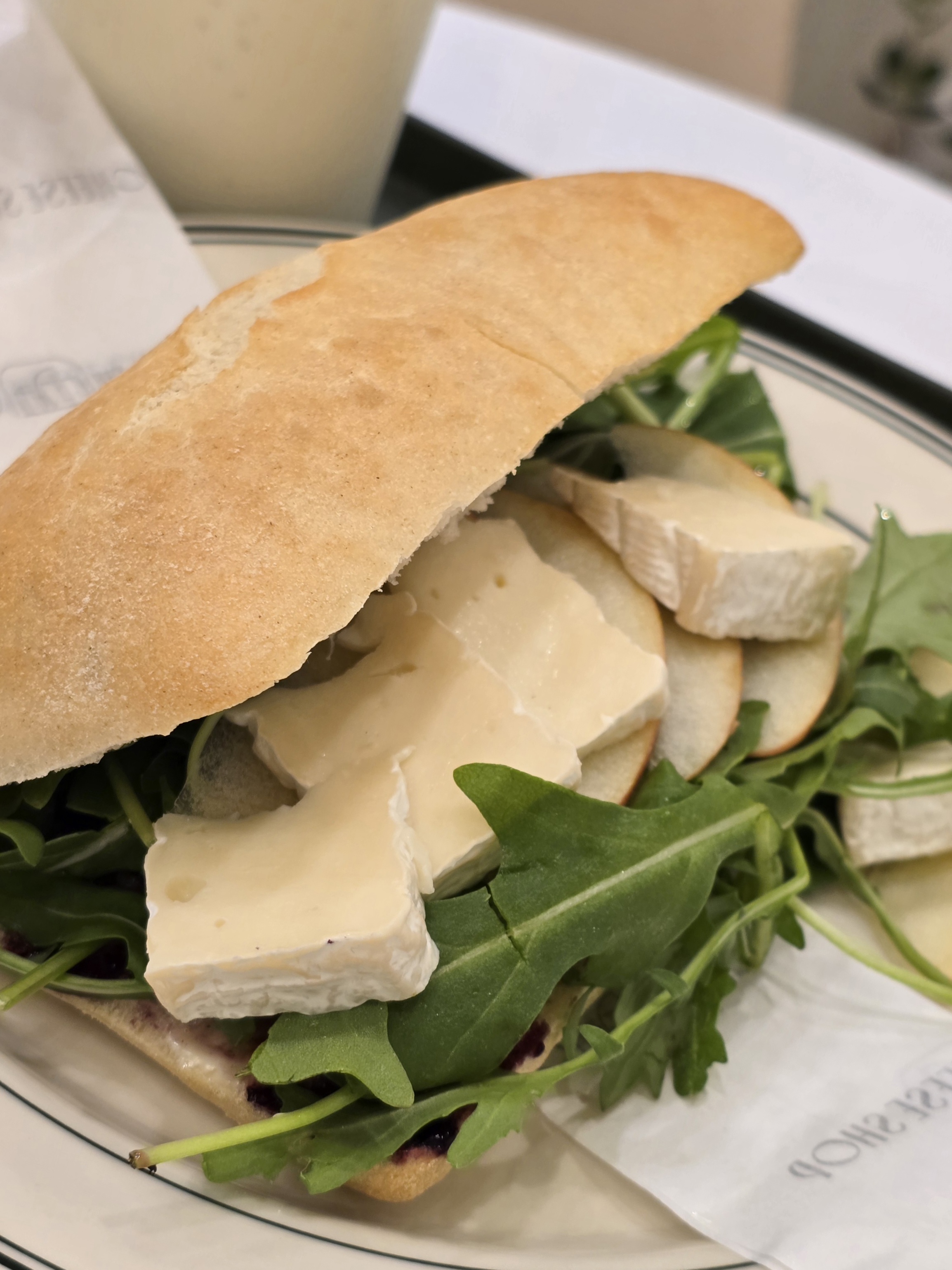 요즘 핫한 브리치즈사과샌드위치.