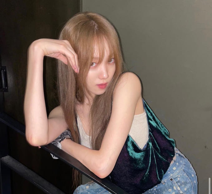 이성경 사복