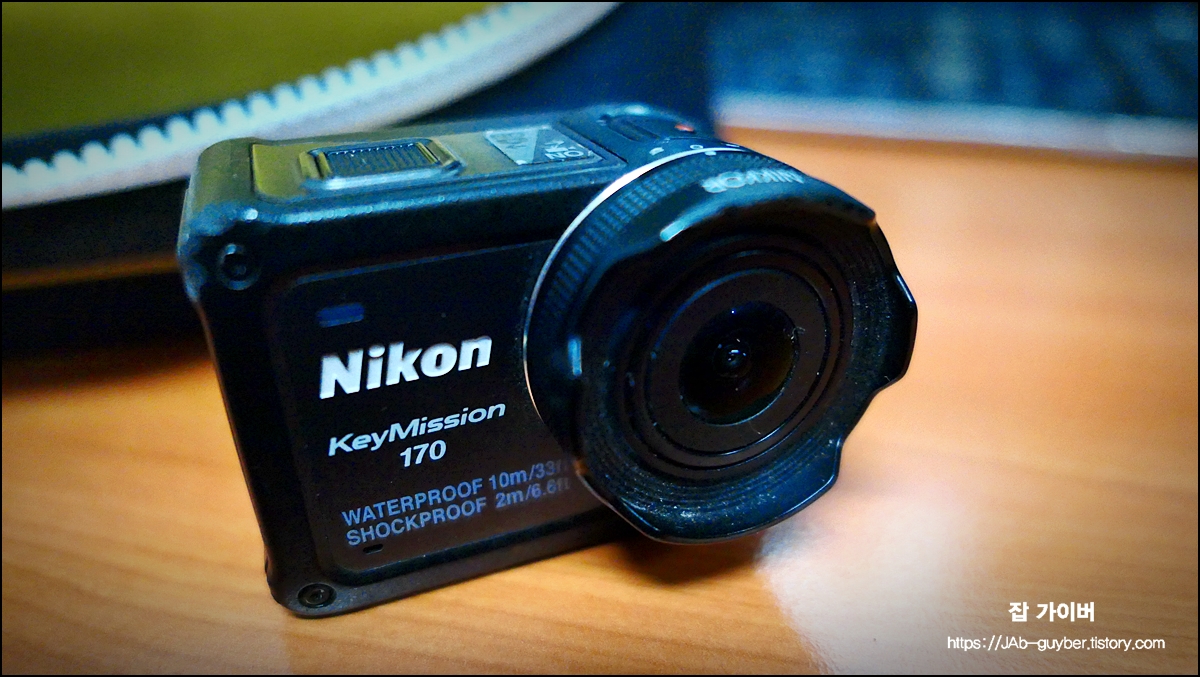 니콘 키미션170 액션카메라 전체 모습(마운트 장착)