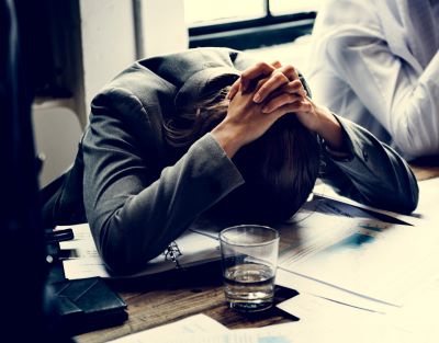 사무직의 번아웃 이미지