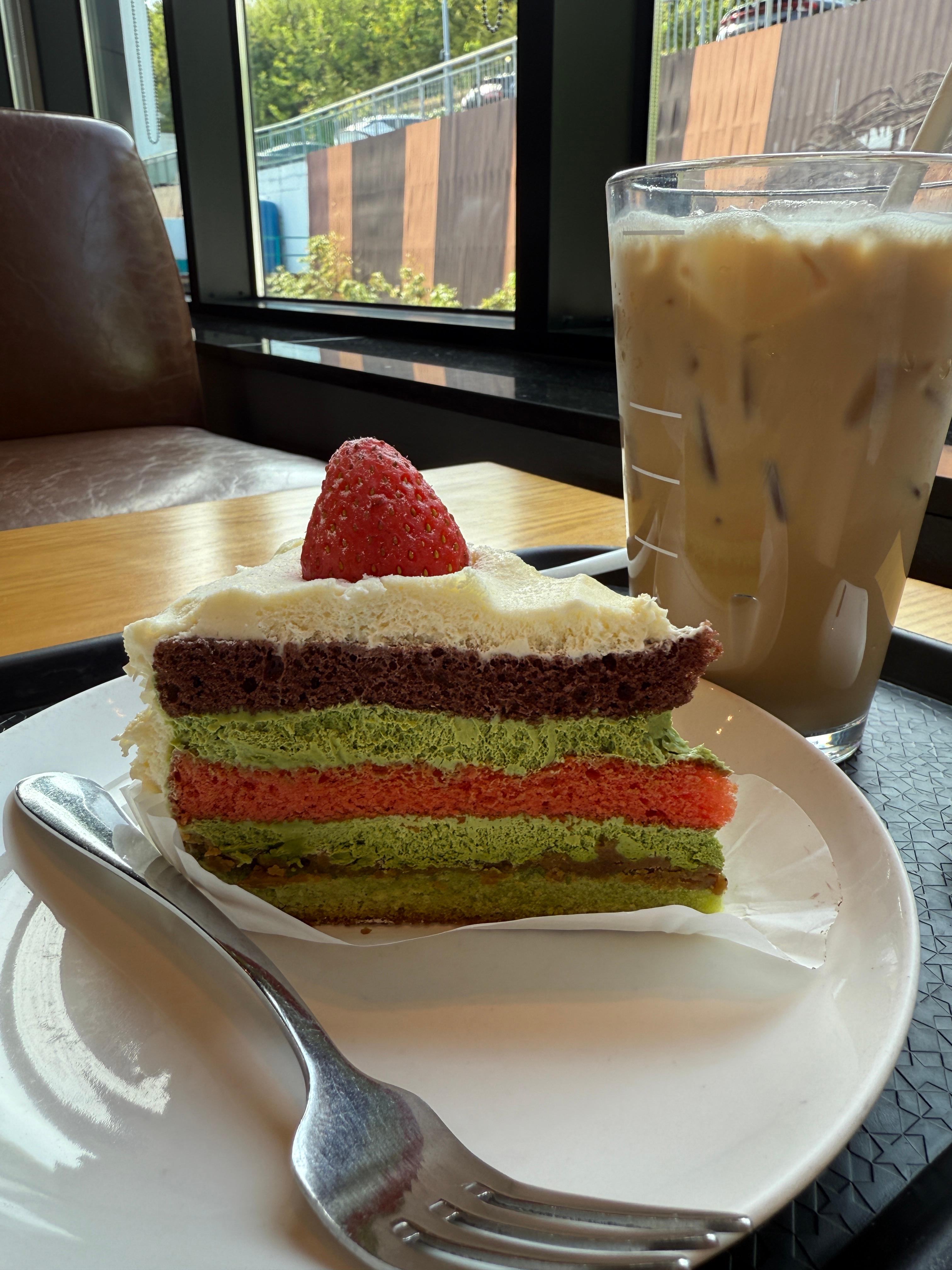 스타벅스-피스타치오-케이크
