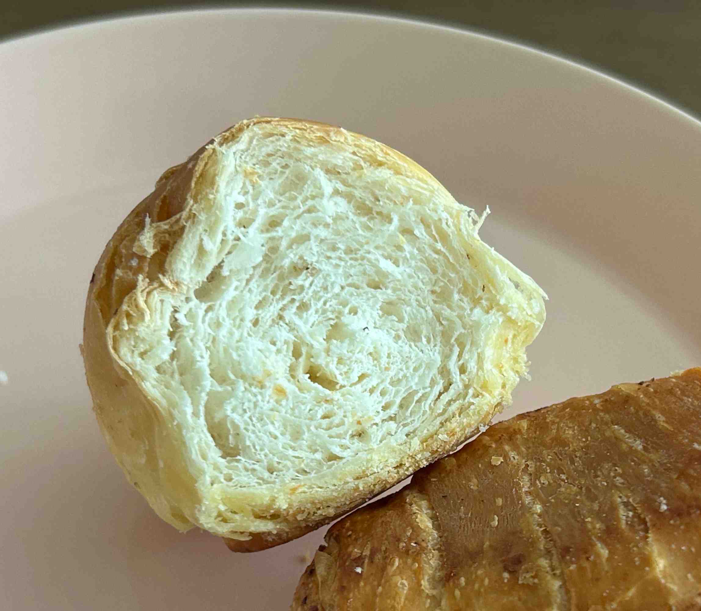 트러플 소금빵 단면