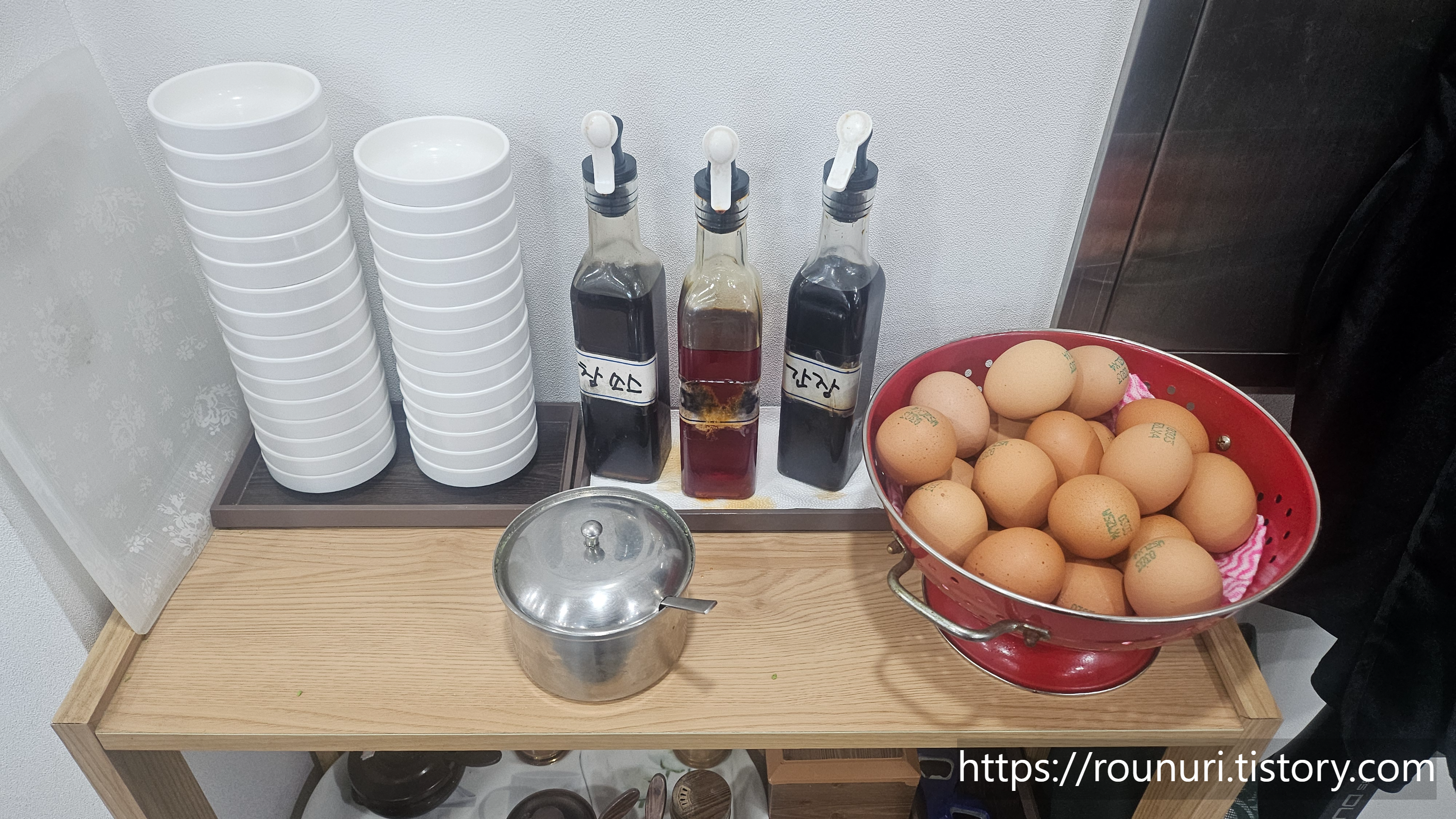 앞접시-계란-참소스-고추기름-간장-와사비