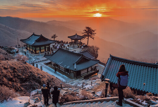 산속 은은한 종소리가 들리는 
