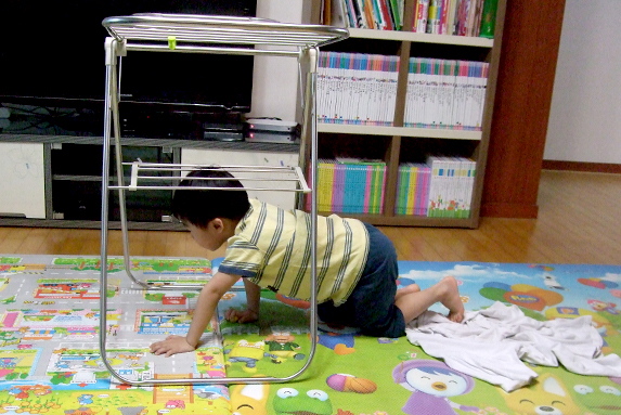 빨래건조대로 만든 실내 장애물