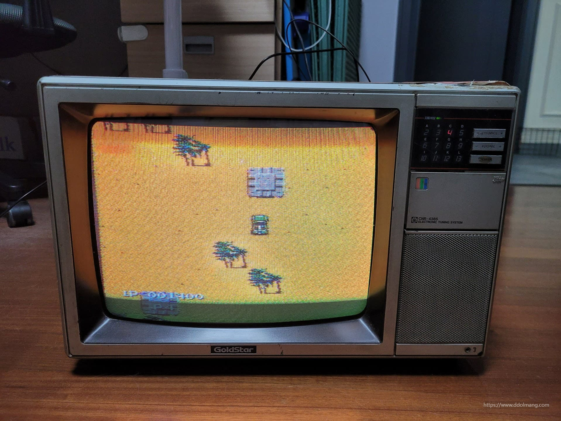 레트로tv에서 자칼 게임이 실행되는 장면