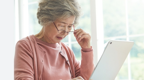 시니어 루테인 효과 5가지, 의사도 권하는 눈 영양제는?