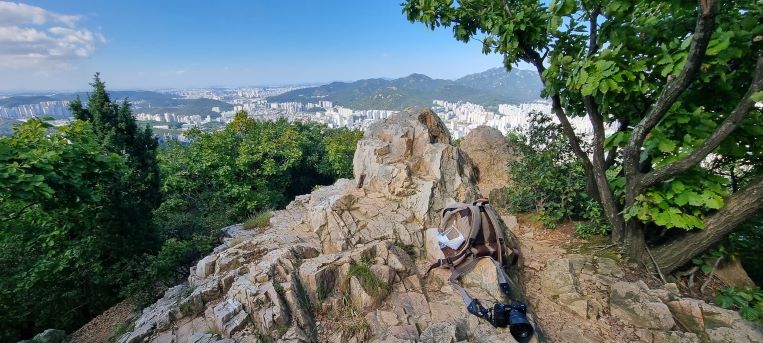 무명 봉 바위, 아래 보이는 군포 시가지