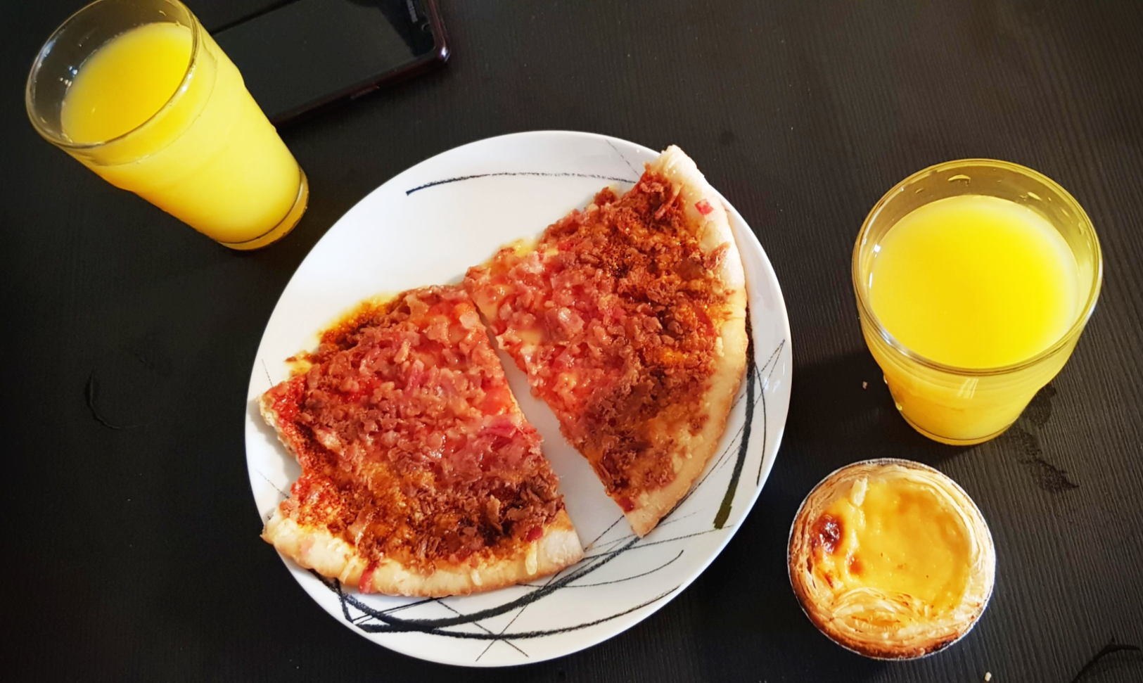 피자, 에그타르트, 오렌지주스