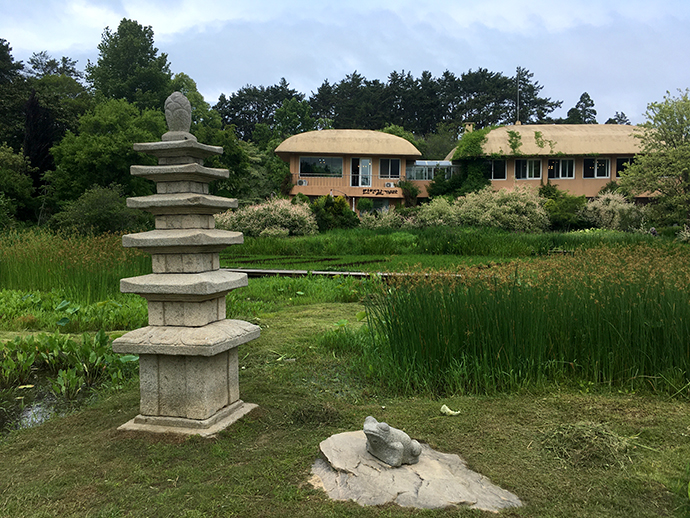 민병갈-기념관-옆-미니-석탑