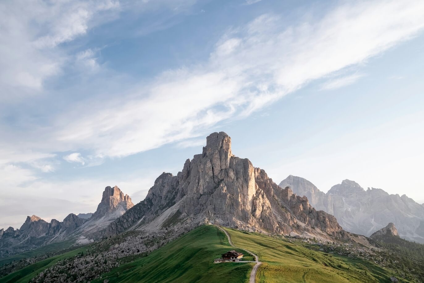 이탈리아 돌로미티 멀리서 찍은 사진