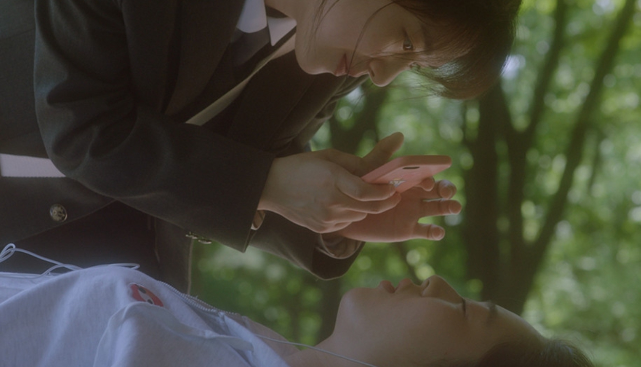 오히려 시간이 지날수록 더 깊어지는 느낌