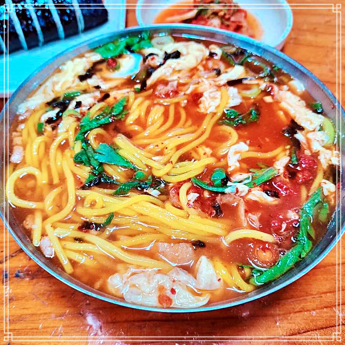 옥천 맛집 쫄깃한 면 위 고기, 메추리알 고명, 따끈한 물쫄면