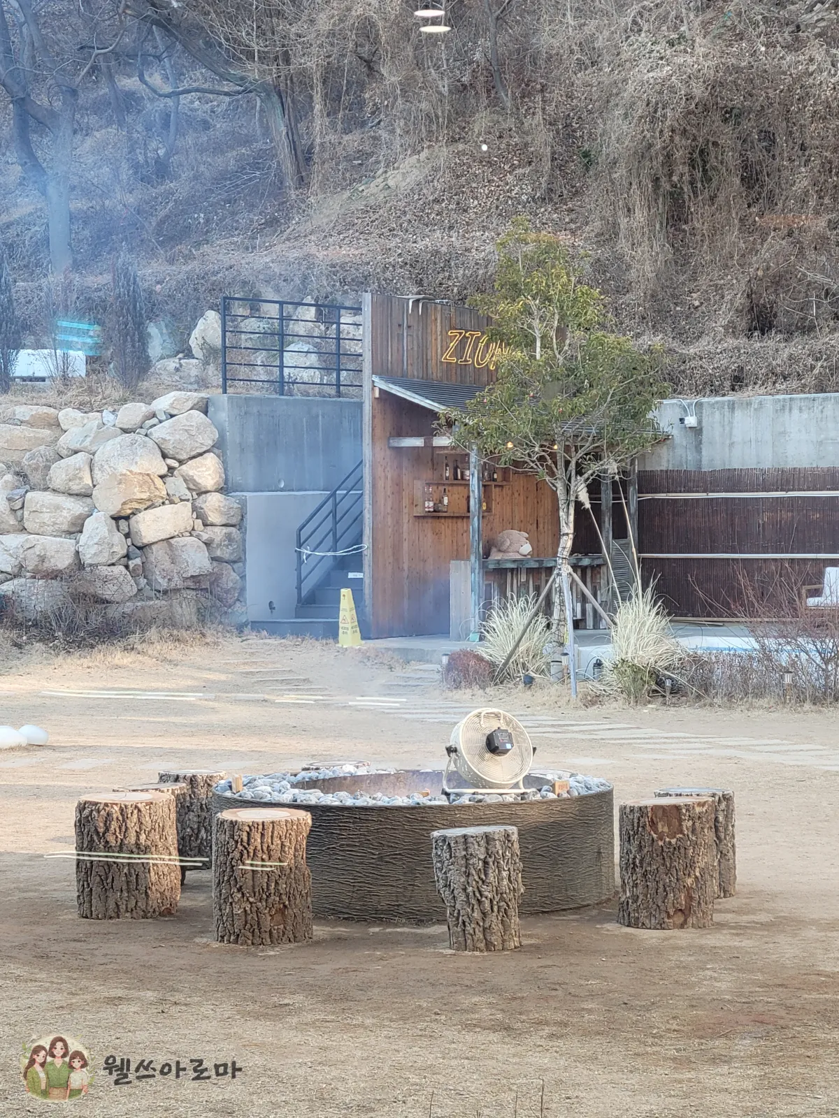 사하구-카페시온-야외캠프파이어장모습