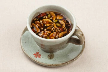 쌍화차 효능과 이런 사람들은 조심해야 한다? 이 따뜻한 한방 차는 옛날 조상님들부터 전해져 오면서, 우리 몸에 꼭 필요한 기운을 채워주는 마법 같은 음료로 알려져 있는데요, 그 안에 숨겨진 힘을 하나하나 파헤쳐 보는 시간을 가져볼까요?