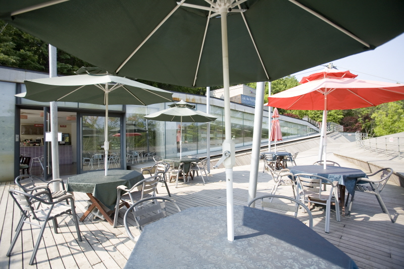 야외 테이블과 의자