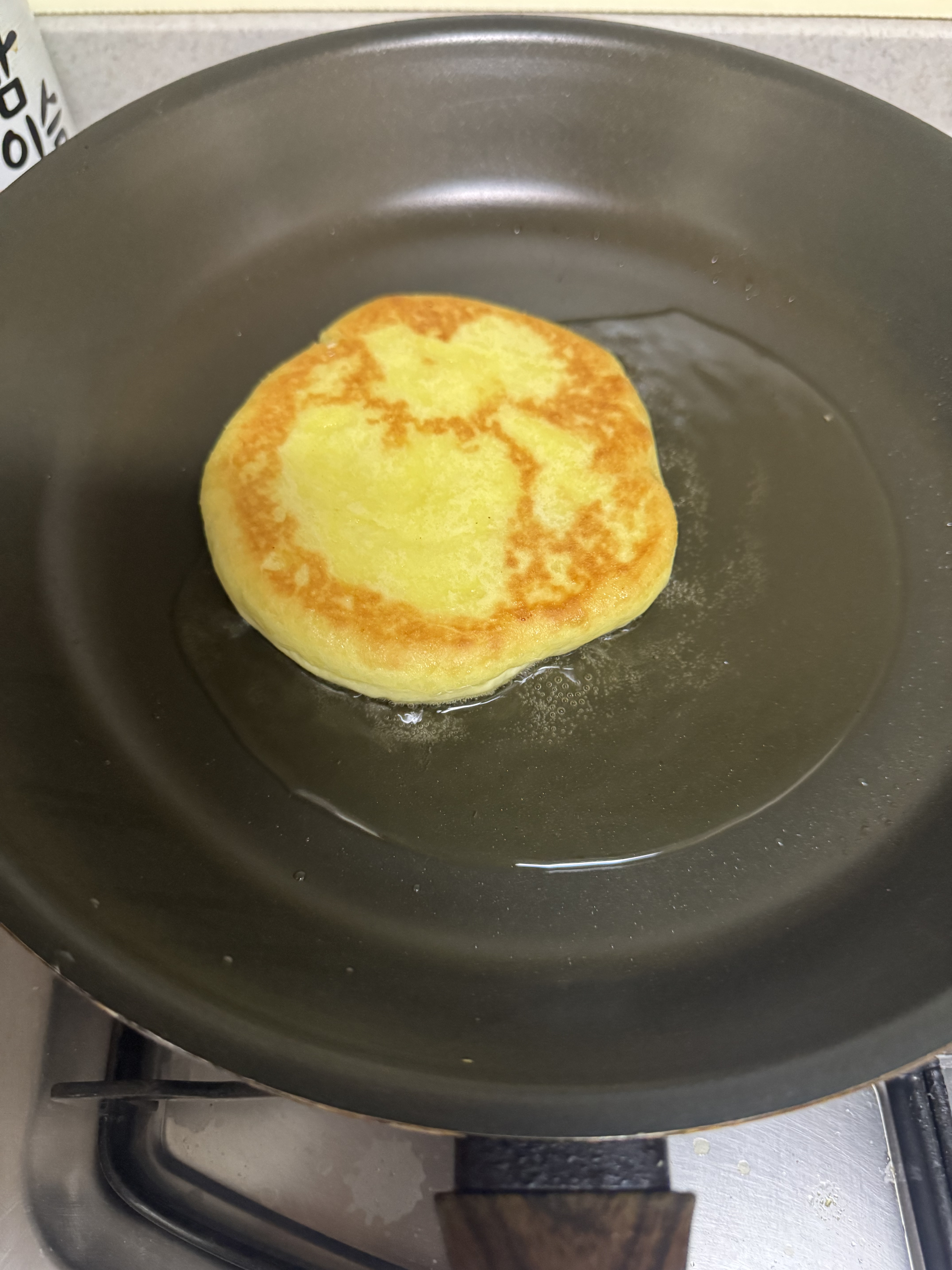 약불에 천천히 호떡 굽기