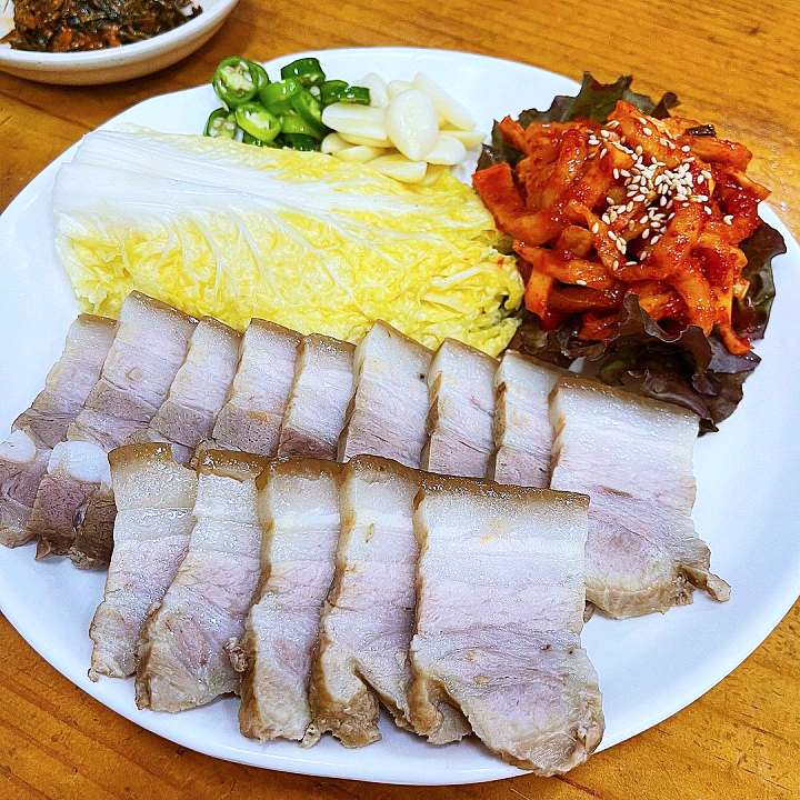 식객 허영만 백반기행 박은영 편 전주식 콩나물국밥 굴보쌈 수육 7천원 콩나물 해장국 관악 서울대입구 맛집 소개