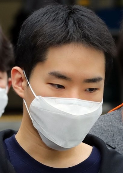 마스크를 쓴 김영준(29) 사진입니다.