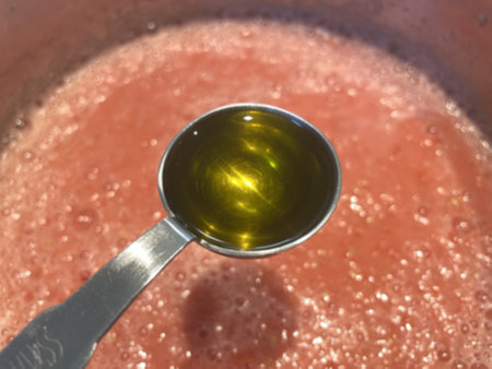 토마토 퓨레에 올리브 오일