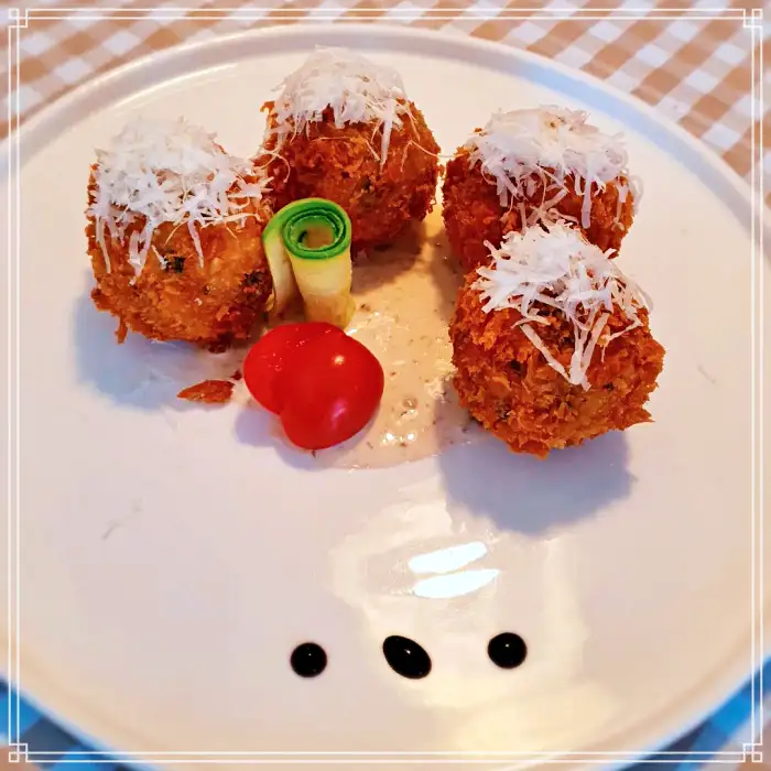 고두심이 좋아서 부여 백마강 표고버섯 묵삼합 맛집