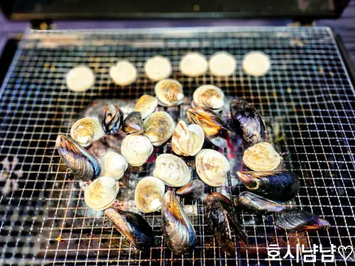 가평-펜셩-바베큐장에서-굽는-조개-구이