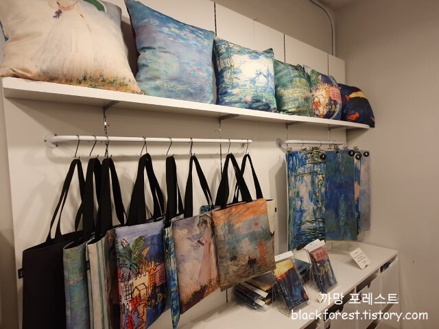 빛의 벙커 소품샵