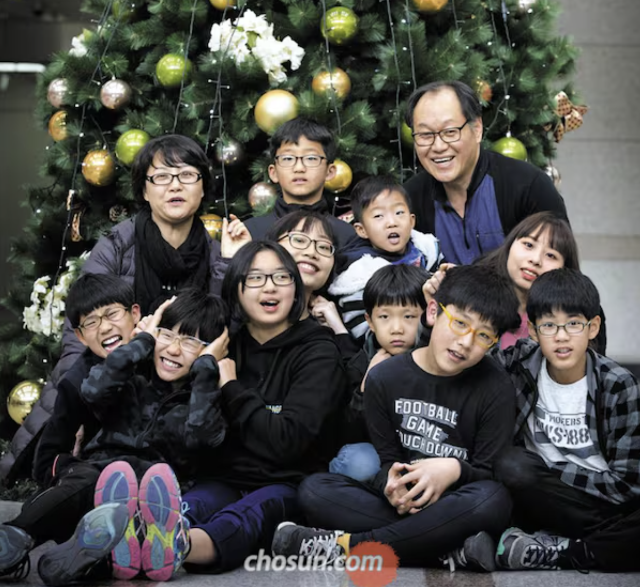 김상훈 윤정희 부부 자녀들과 함께한 가족 사진