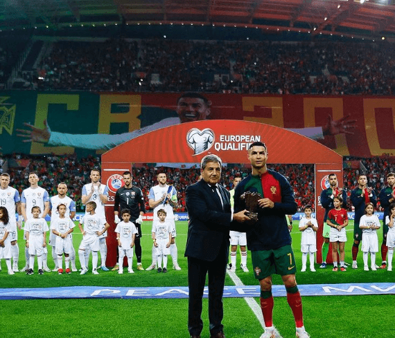 호날두 수입 1위