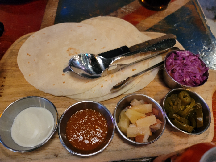 또르띠아와 소스 등