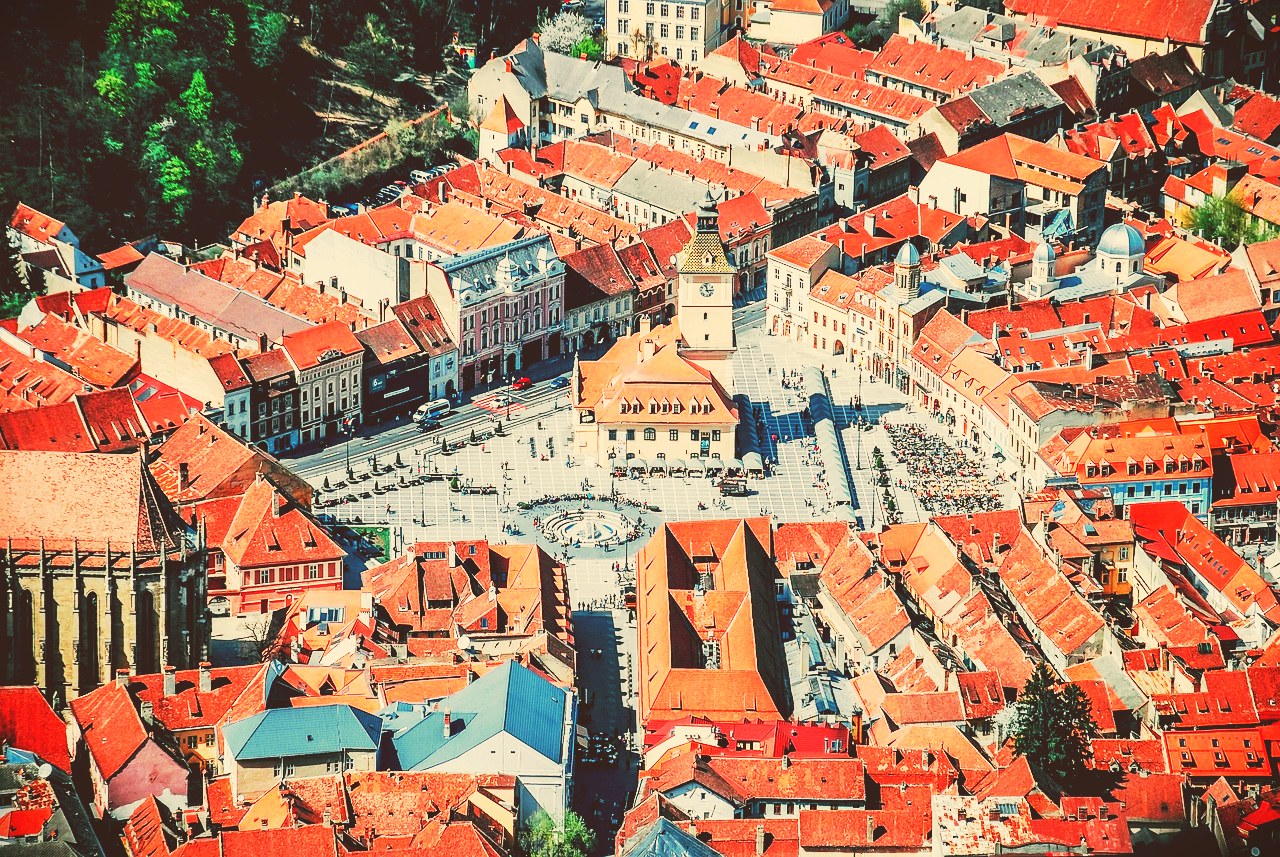 브라쇼브의 흑교회와 광장이 내려다 보이는 풍경