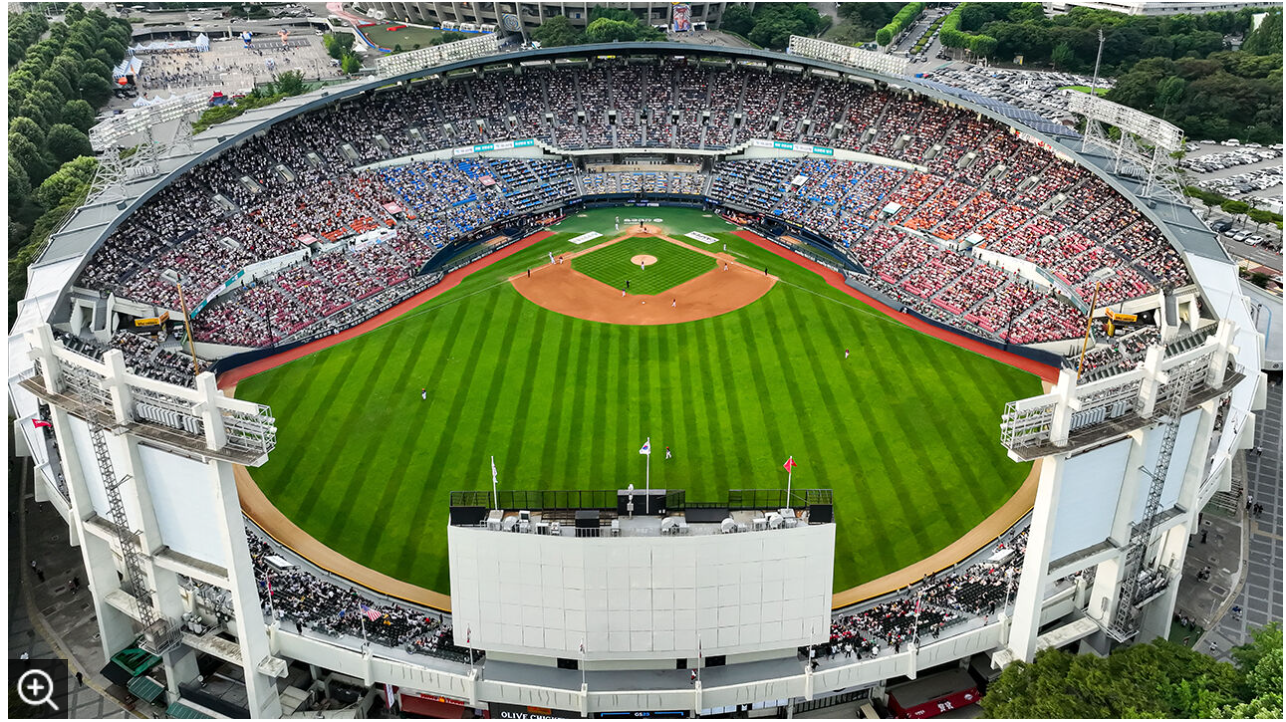 서울 잠실구장은 LG와 두산이 공동 사용중