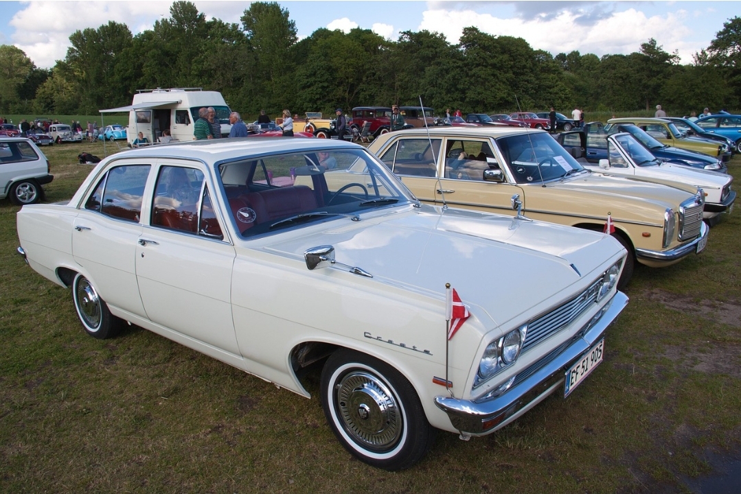 Having-a-thing-for-the-cars.jpg