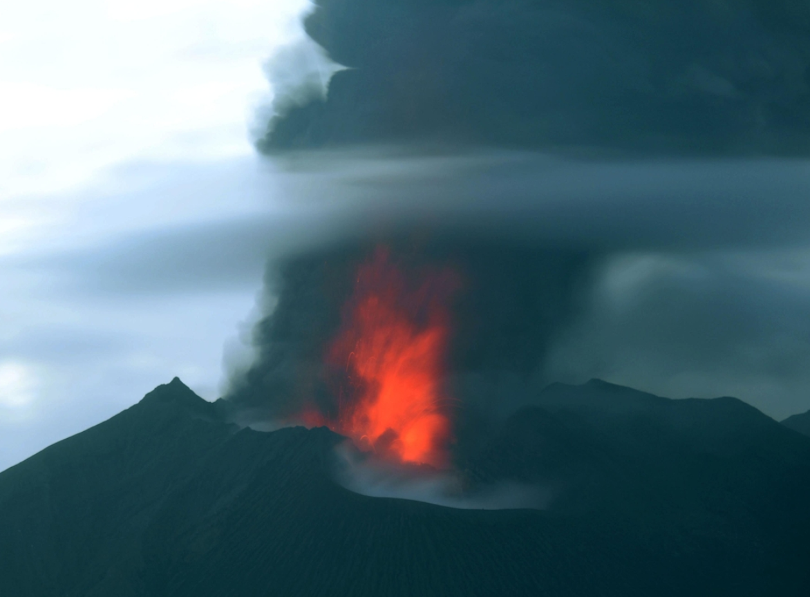 일본 사쿠라지마 화산 분화